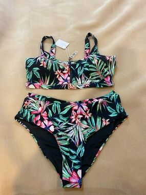Coastal Waves 2pc swimsuit size 2x NWT